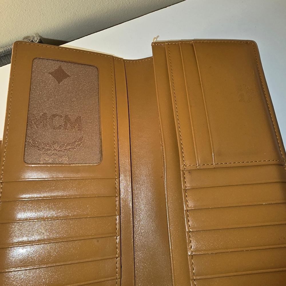 MCM Wallet - Picture 7 of 7